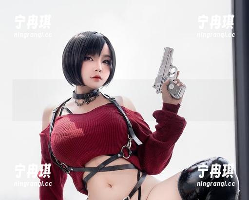 Sayo Momo的瑜伽原图，隐隐透着些许暖意，等着大家来“享用”。